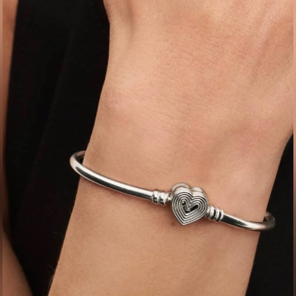 PANDORA Radiating Heart Clasp Bangle Bracelet Sterling Silver 6.7”/17cm~Gift Box - Picture 5 of 9